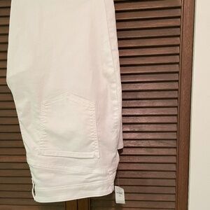 Women’s Old Navy, straight leg, stretch jeans.  White, size 18.